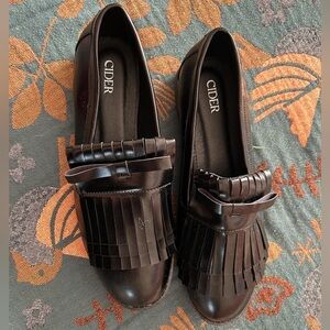 Cider Women's Elegant Black Fringe Loafers NEW